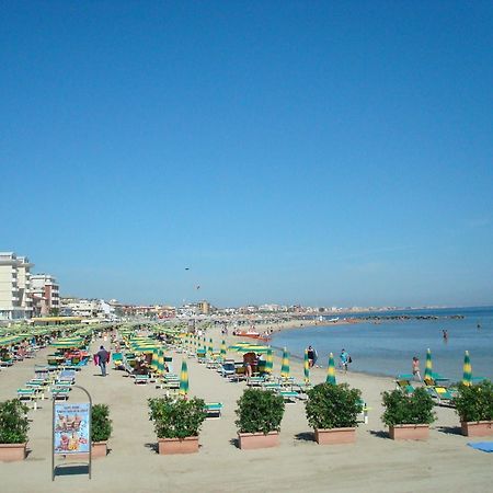 Hotel Villa Ersilia Rimini B&B Екстер'єр фото
